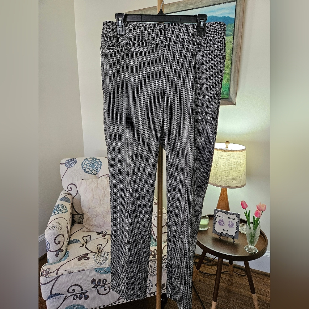 Chico's Flat Front Blk & White Pull On Pants Size 12R (2R)